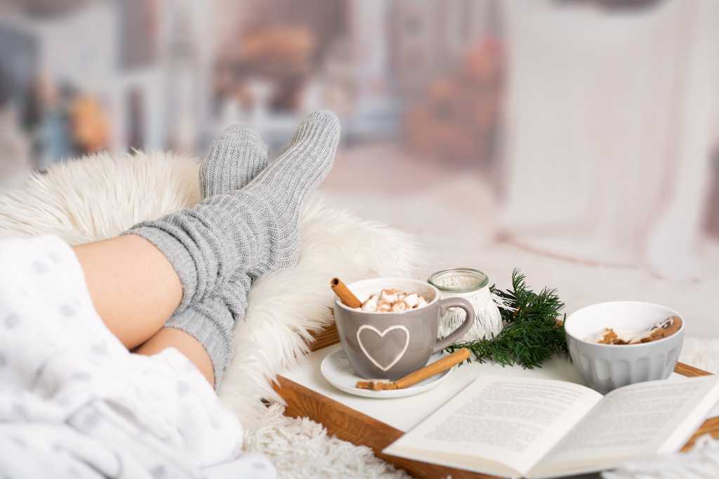 EMBRACE a Weekend Hustle SELLING PLR PRODUCTS in Comfy Socks!